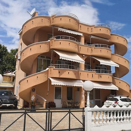 Apartments Montenegrina Улцинь Екстер'єр фото