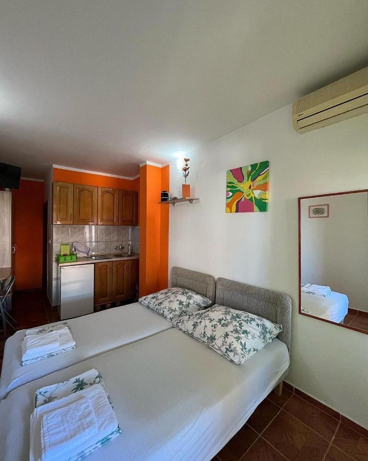Apartments Montenegrina Улцинь Екстер'єр фото