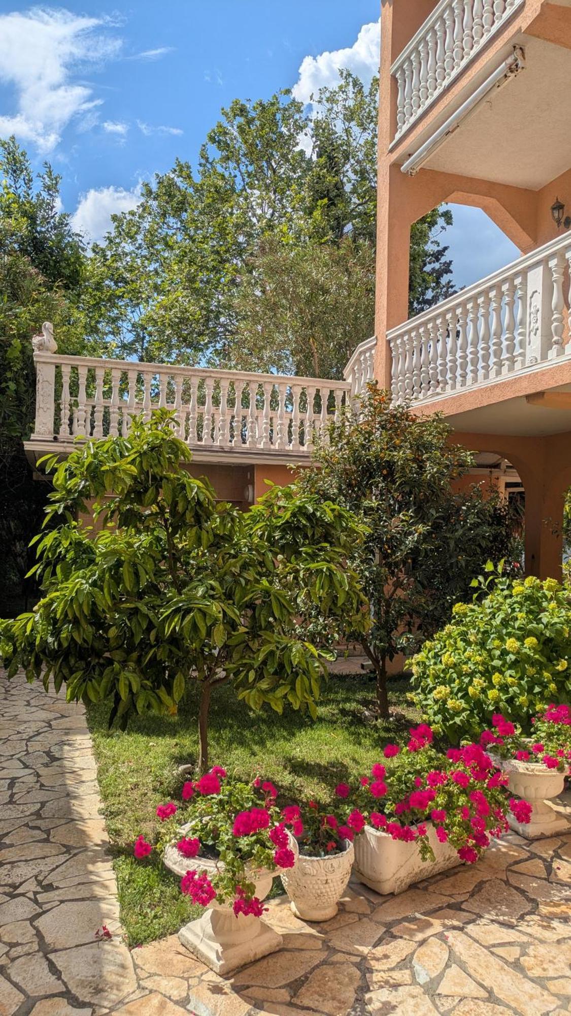 Apartments Montenegrina Улцинь Екстер'єр фото